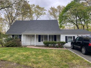 45 Skylark Ln, Stony Brook, NY 11790