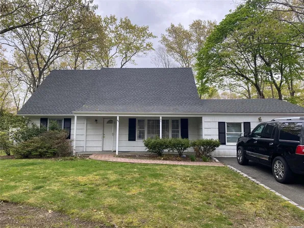 45 Skylark Lane, Stony Brook, NY 11790