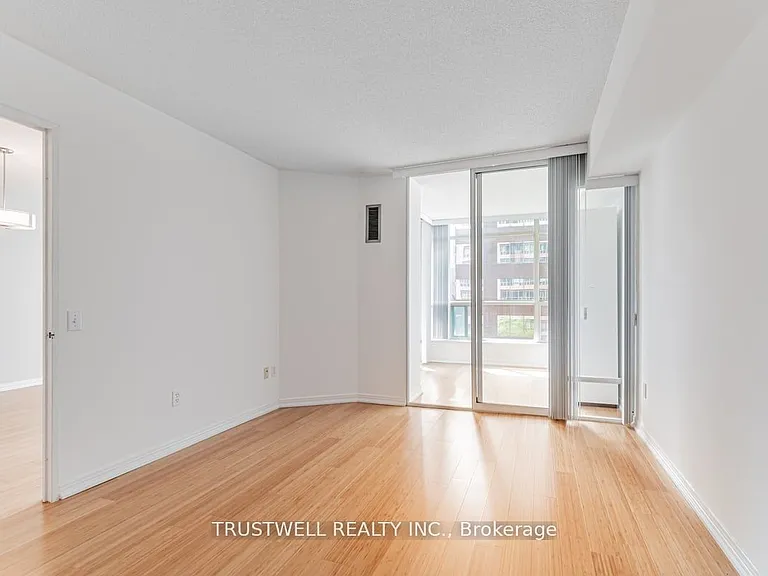 942 Yonge St #503 — Photo 12