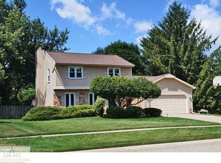 5721 Bearcreek Dr, Lansing, MI 48917