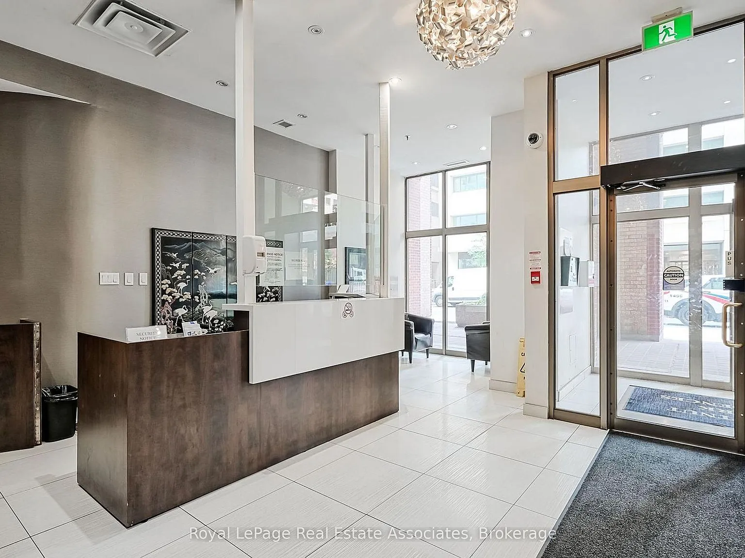 1 bed, $2,400 — Photo 3