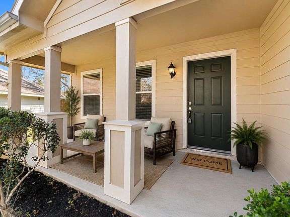 2nd image of 6 Druids Glen Pl
