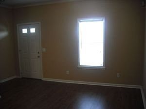 3rd image of 615 Mallory Ln APT 2D