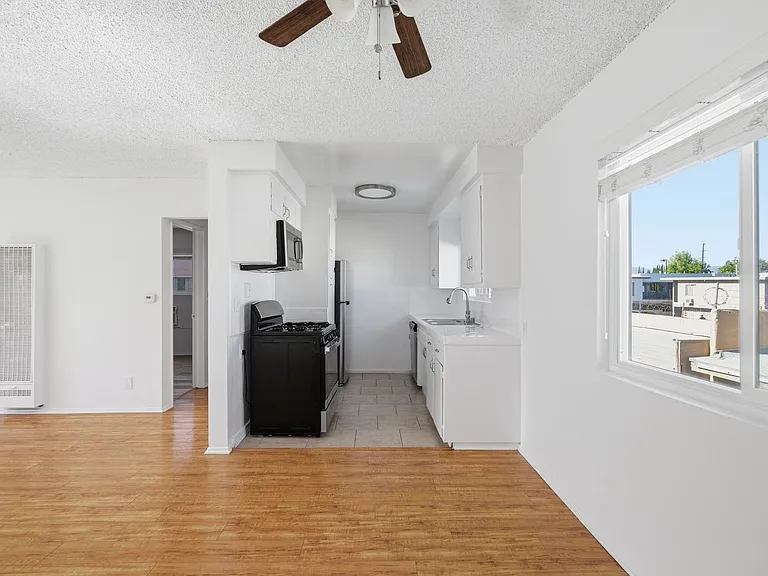 6640 Darby Ave — Photo 3