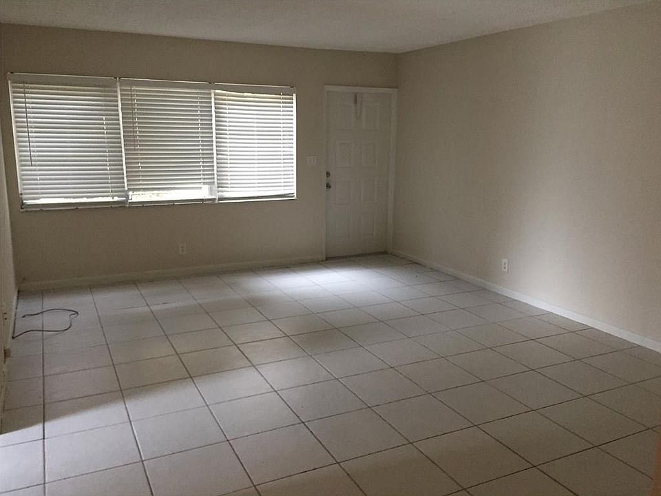 2nd image of 1019 Twin Lakes Dr