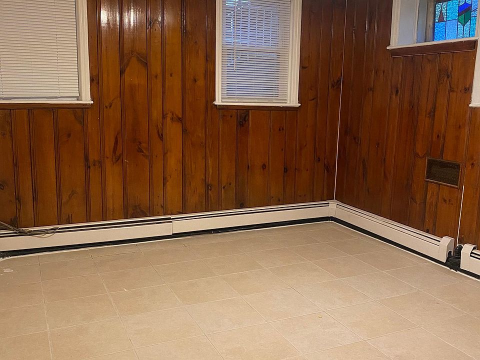 2nd image of 1914 Hering Ave #1