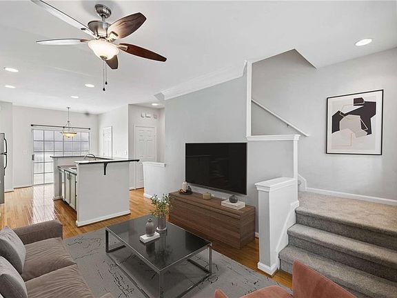 5th image of 1055 Park Row N