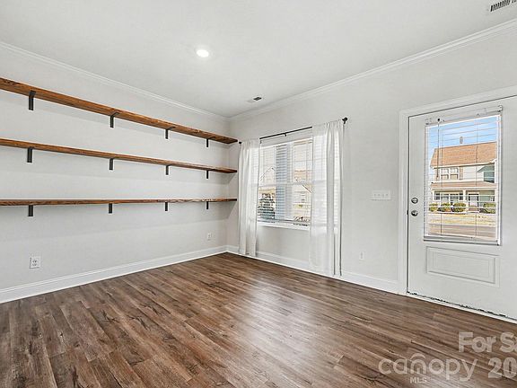 5th image of 1521 Hobart St