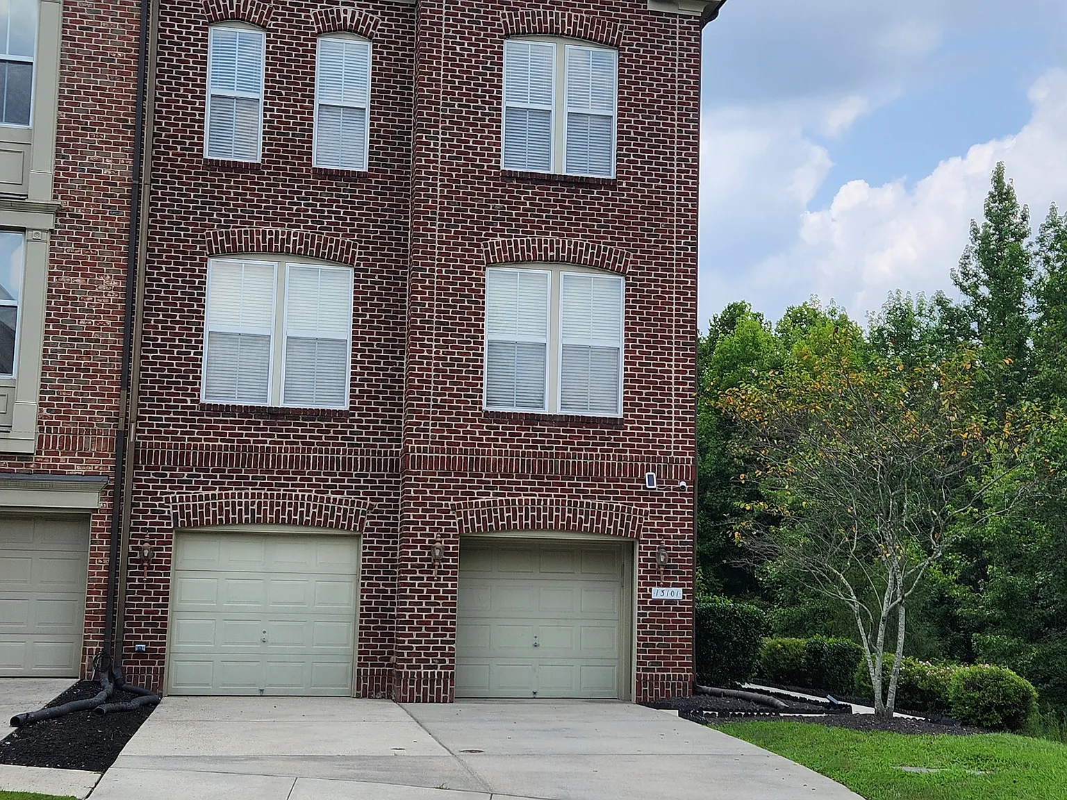 4 bed, 3.5 bath, 3232 sqft, $3,800 — Photo 1