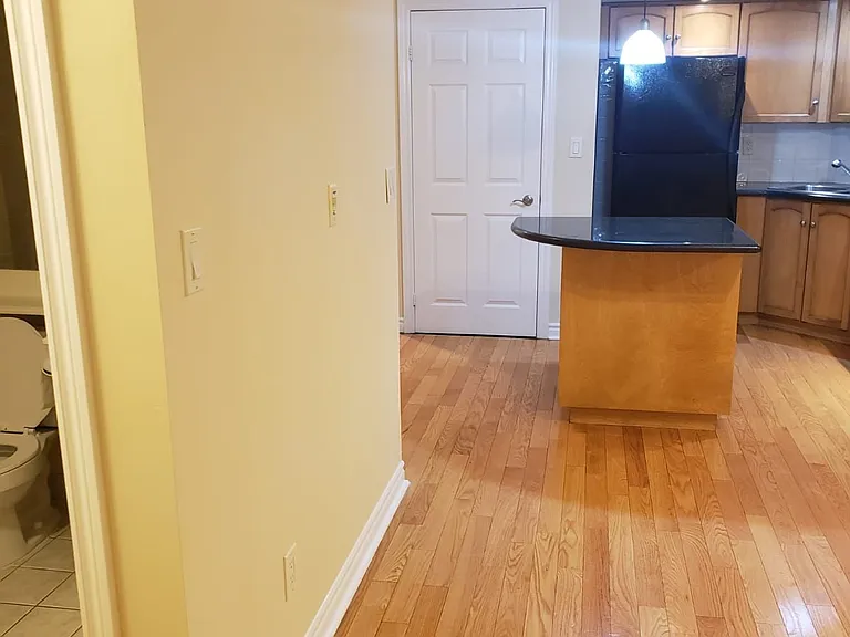 270 Wellington St W #502 — Photo 9