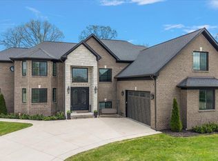 46930 Riverpark Dr E, Macomb, MI 48044
