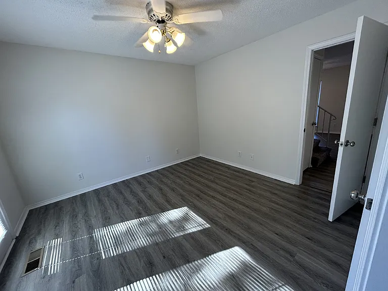 650 N Dixie Ave #A — Photo 11