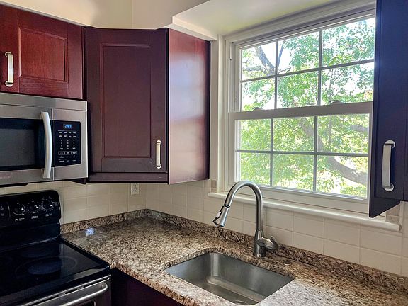 3rd image of 2104 N Scott St APT 37