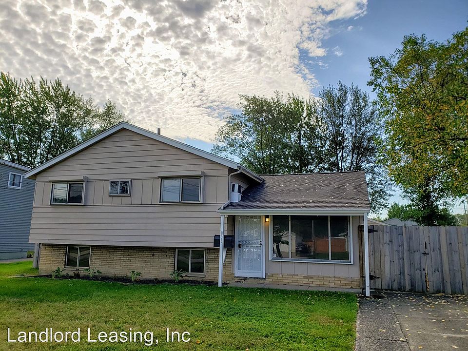 1st image of 805 Rosewood Dr