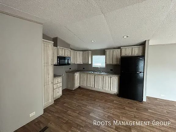 3rd image of 213 Riviera Courts Dr #213