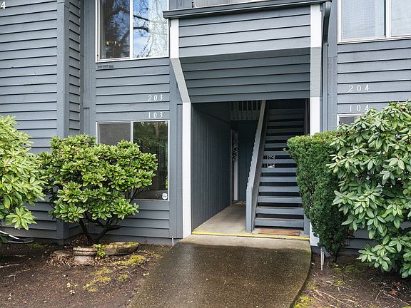2nd image of 650 SW Meadow Dr APT 103