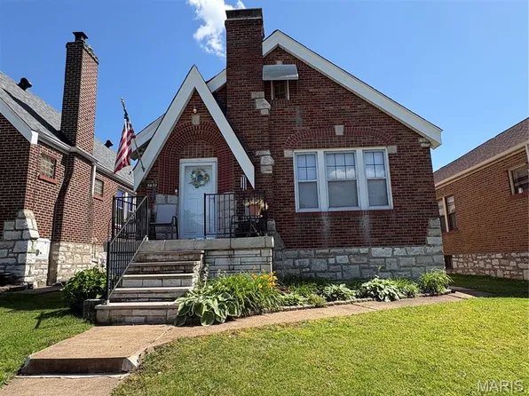 5622 Pernod Ave, Saint Louis, MO 63139