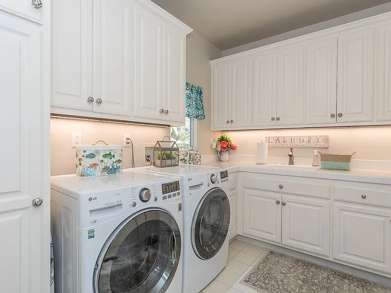 1601 Alisa Ln — Photo 43