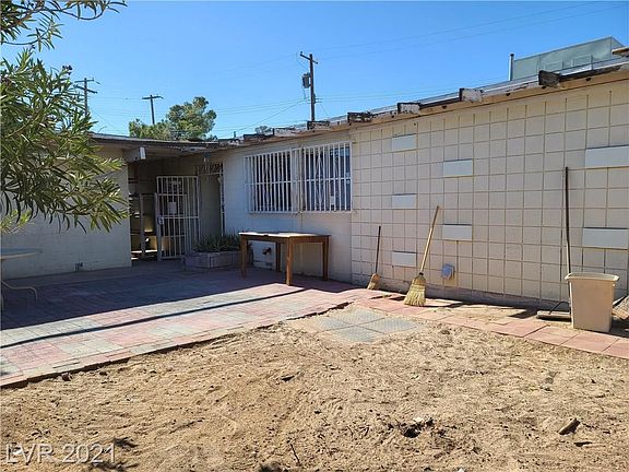 3rd image of 2973 Palma Vista Cir