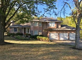40 Park Ln, Fairfield, IL 62837