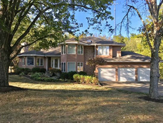 40 Park Ln, Fairfield, IL 62837