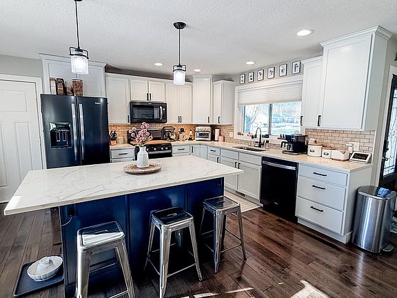 3rd image of 104 Montclare Ln