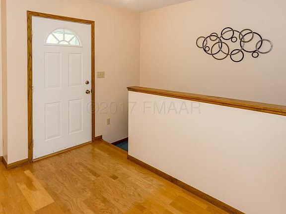 4th image of 948 6th Ave W