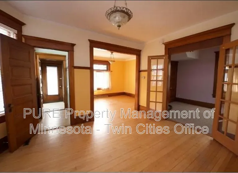 109 Page St W — Photo 1