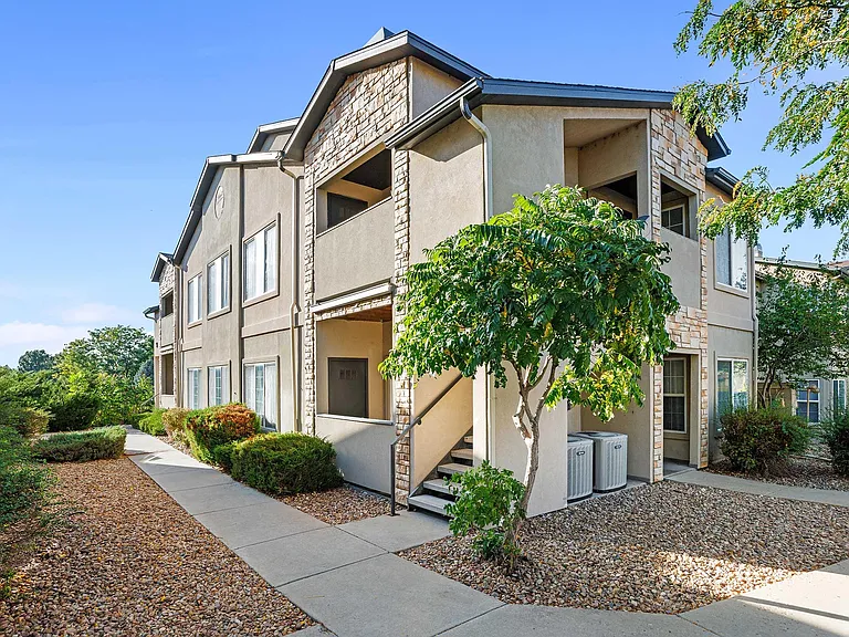 Summerfield Condominiums — Photo 14