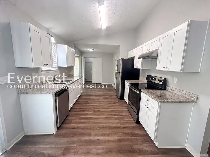 5611 La Fleur Trl — Photo 2