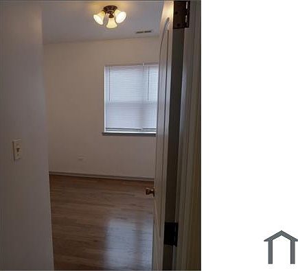 3rd image of 3050 W Flournoy St