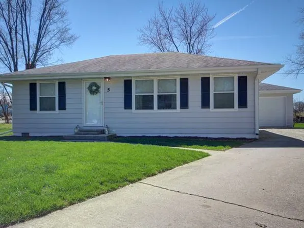 5 Elmwood Dr, Fisher, IL 61843