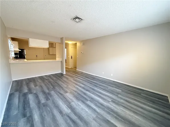 5206 Golden Ln APT B, Las Vegas, NV 89119