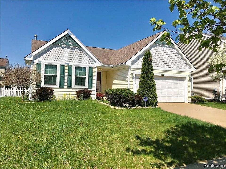 1st image of 476 Waterbury Ct #203