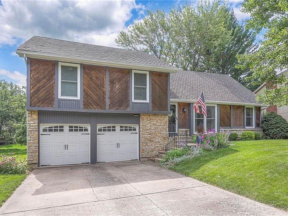 2nd image of 3513 NE Logwood Cir