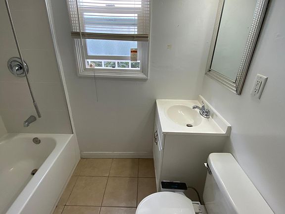 3rd image of 1119 N Ogden Dr #1/4