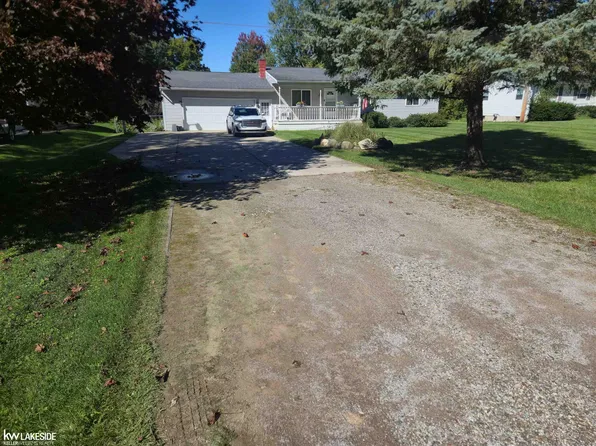 11124 Main Rd, Fenton, MI 48430