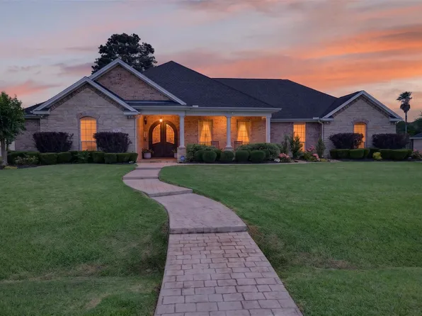 546 Meadowlark Ln, Winnie, TX 77665