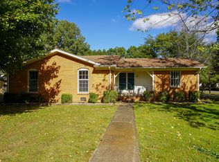 201 Meadowbrook Dr, Martin, TN 38237
