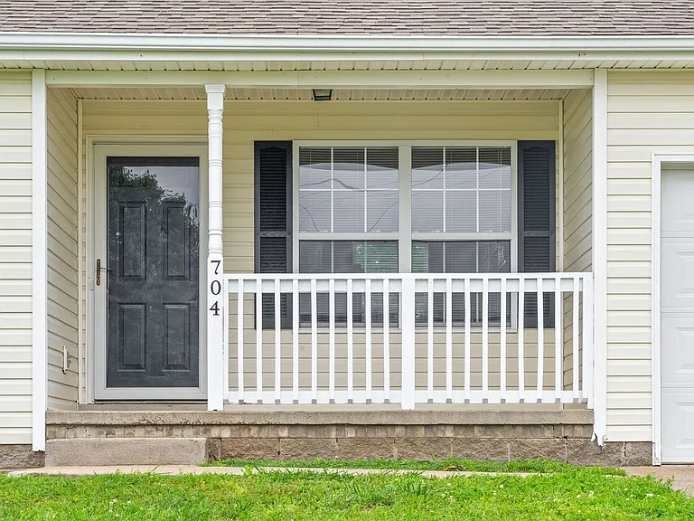 704 Shetland Dr — Photo 4
