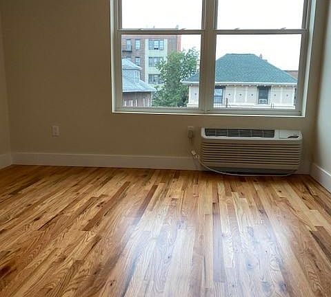 2nd image of 2780 University Ave APT 3R