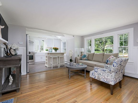 5th image of 15 Silver Leaf Ln