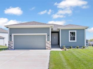 21707 Westover Rd, Peculiar, MO 64078