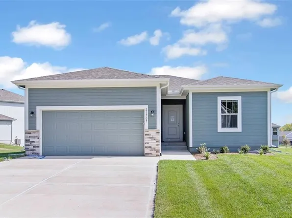 21707 Westover Rd, Peculiar, MO 64078