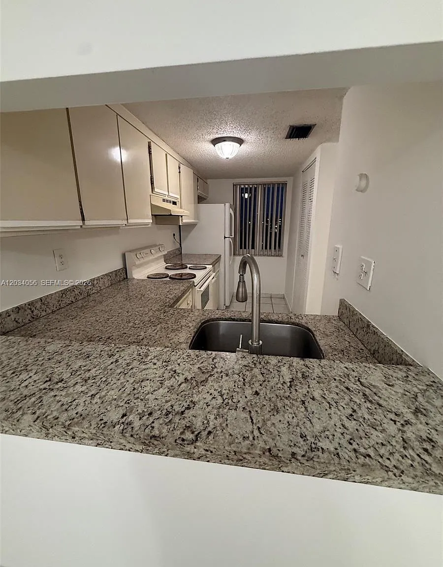 Vista Del Lago I Condo — Photo 2