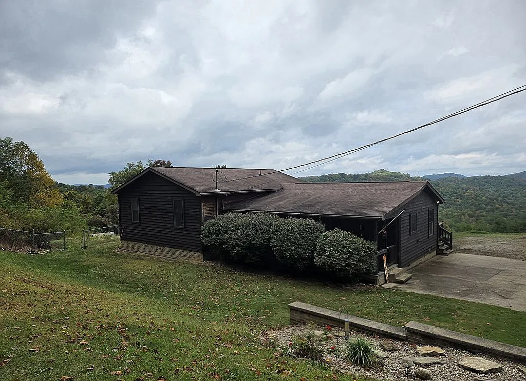 671 Fairview Rd photo 1