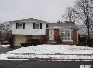 2992 Park Rd, Wantagh, NY 11793