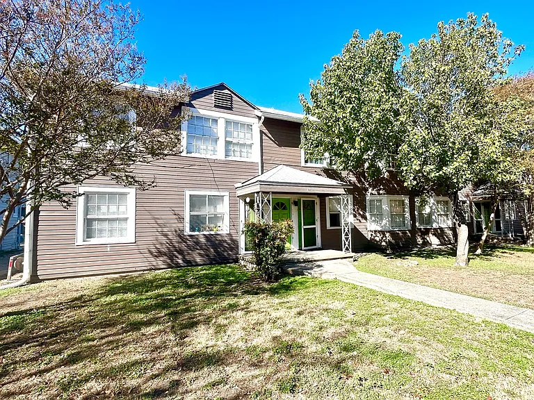 425 Maverick St — Photo 19