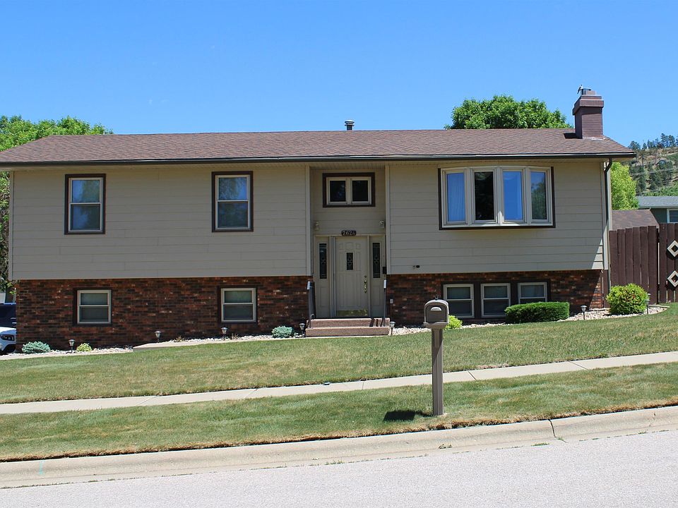 1st image of 2624 Raymond Dr