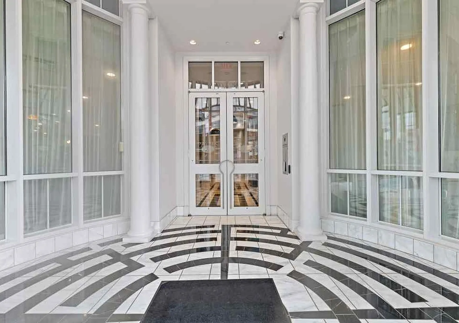 1 bed, 874 sqft, $2,000 — Photo 2